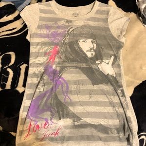 🛍🏴‍☠️3/$15 Captain Jack Sparrow collectible tee - M